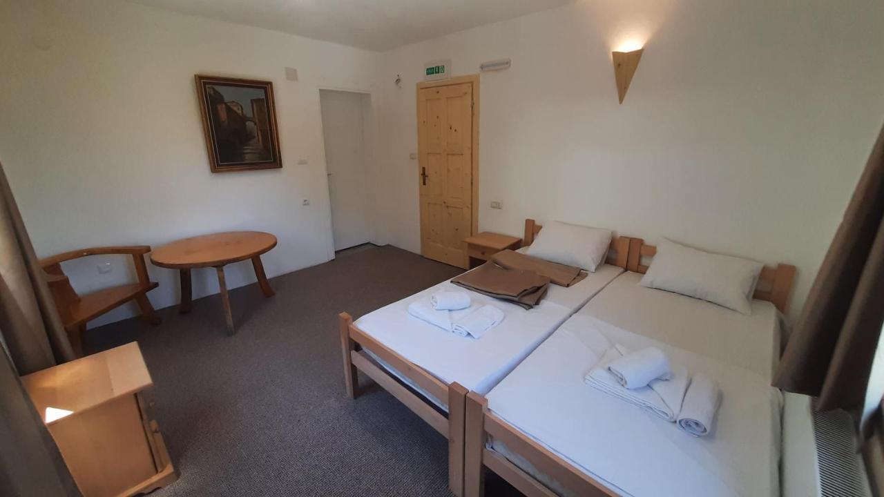 Hotel Ravnjak Dobrilovina Экстерьер фото